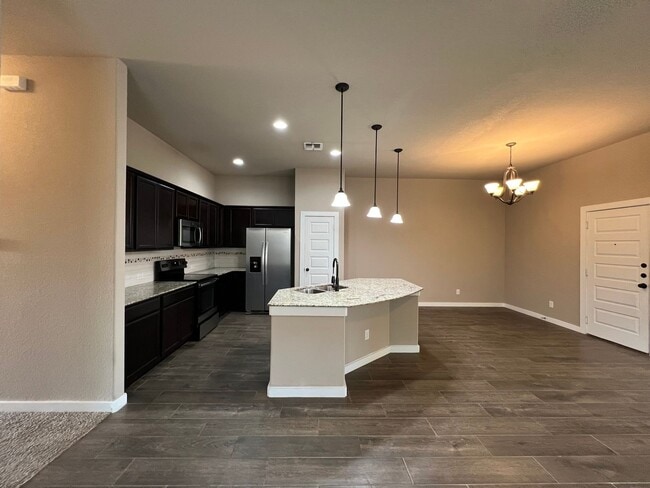 Building Photo - Luxury 3 Bed-2 Bath Duplex in NBTX!