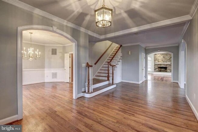 Building Photo - 2082 Hunters Crest Way