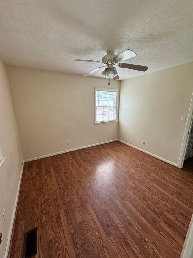 Building Photo - 3018 Delano Pl