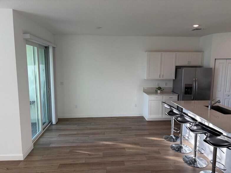 Building Photo - 4181 Lagoon Shore Dr