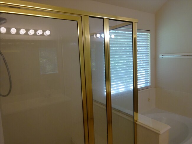 Building Photo - 515 Plantain Ln