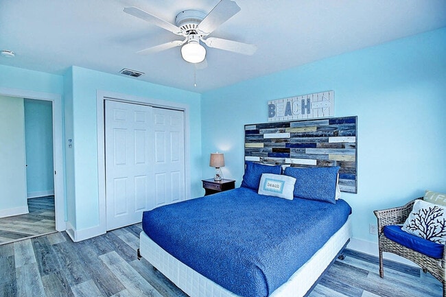 Building Photo - 9 La Playa