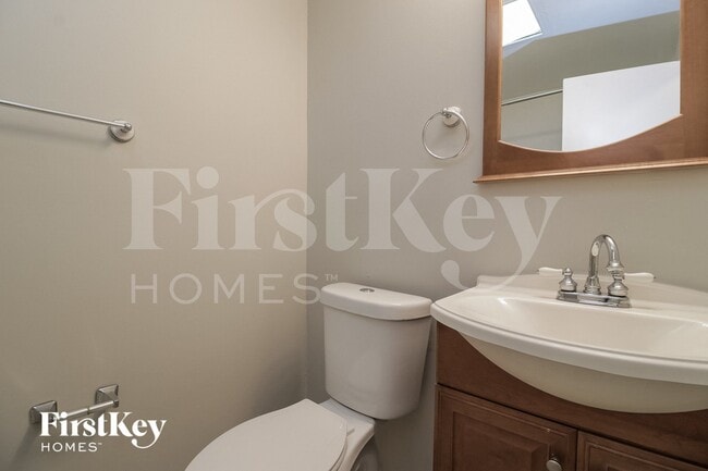 Building Photo - 1340 Sharon Dr