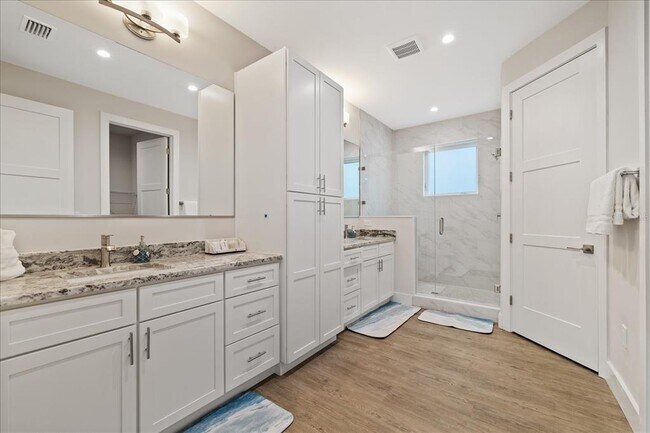 Building Photo - 623 Petit Wy