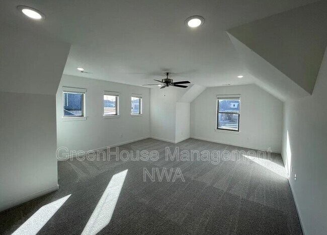 Building Photo - 1574 N Pershing St