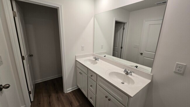 Building Photo - 209 Kenoot Dr
