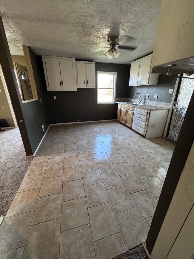 Building Photo - Quaint 2 bed 1 bath