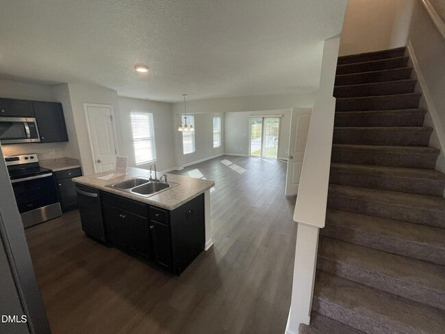 Building Photo - 2021 Wiggins Village Dr