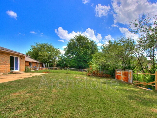 Building Photo - 4501 Meadowvale Dr