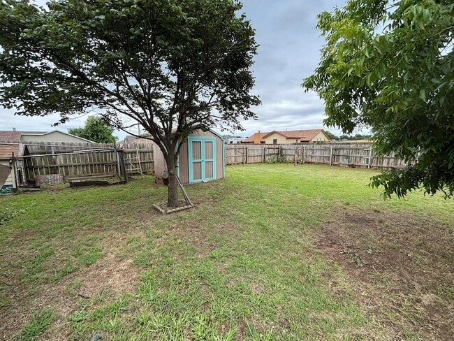 Building Photo - 1417 Matthew Dr