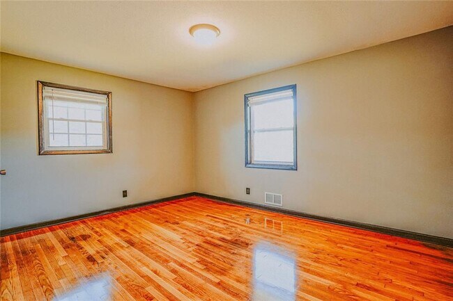Building Photo - 2877 Whispering Hills Dr