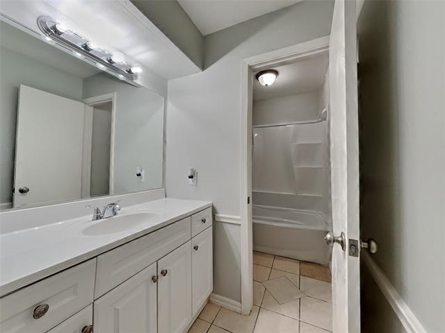 Building Photo - 5525 Fox Hill Ln