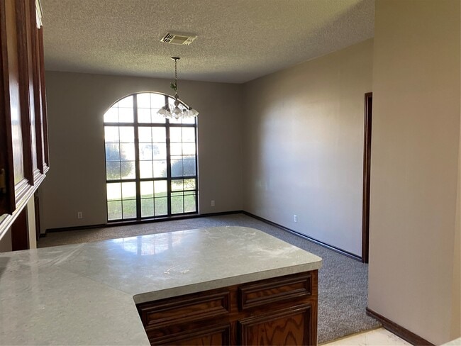 Building Photo - 301 Jansen Dr