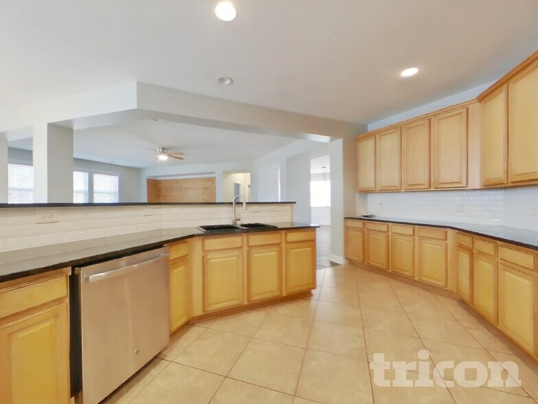 Building Photo - 241 Branch Valley Dr