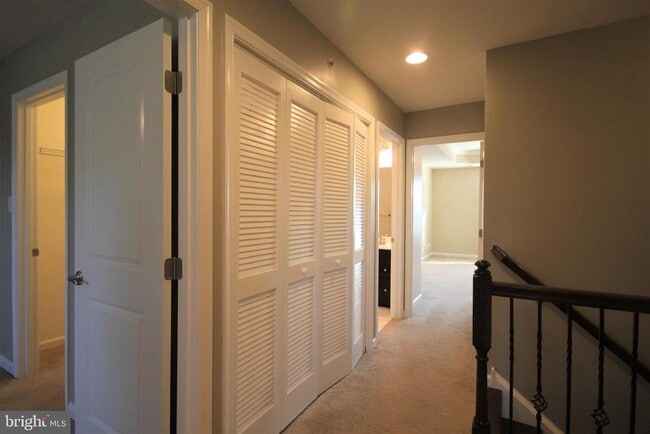 Building Photo - 228 Compass Dr