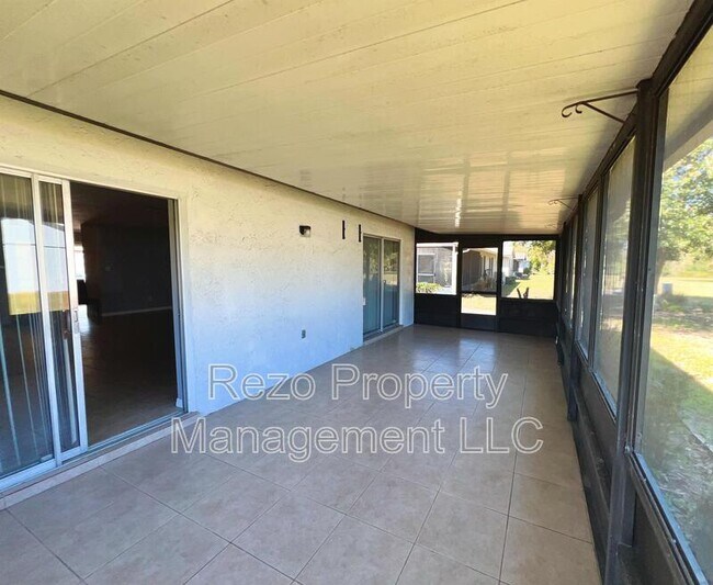 Building Photo - 5005 Lindsay Ct