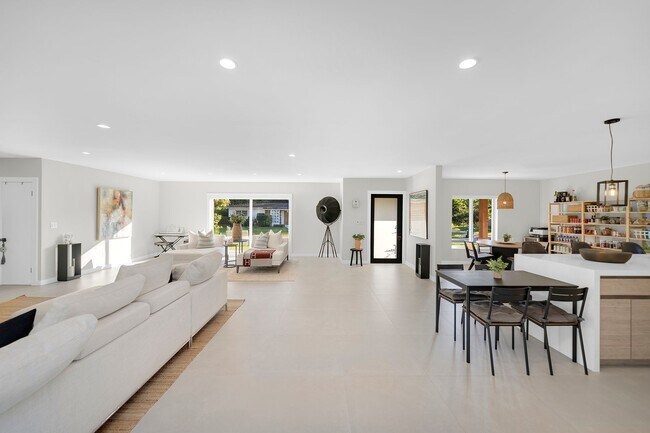 Building Photo - 5835 SW 100th Terrace