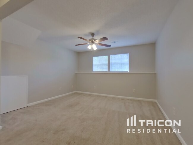 Building Photo - 64 Sweet Thorne Cir