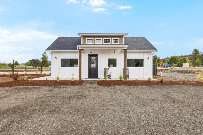Building Photo - 206 Bogey Ln