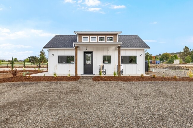 Building Photo - 317 Talons Dr