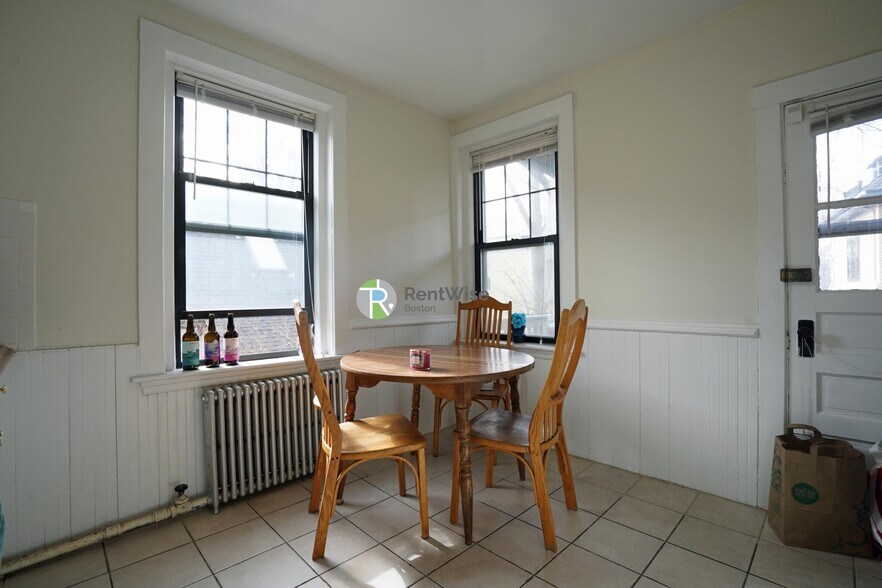 Building Photo - 39 Clinton St