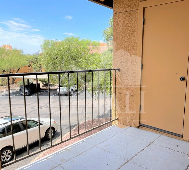 Building Photo - 6651 N Campbell Ave