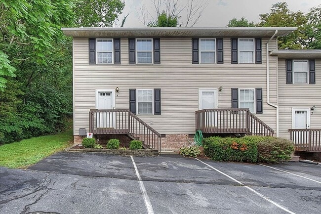 Primary Photo - 200 Arrowhead Dr