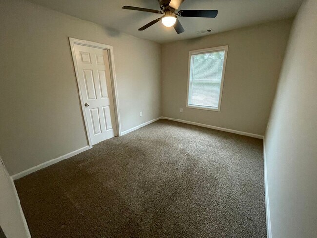 Building Photo - PRE-LEASING FOR AUGUST 2026!