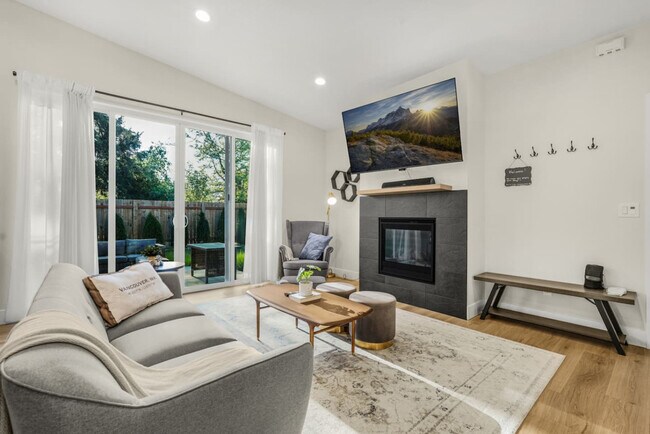 Building Photo - 15206 NE 96th St