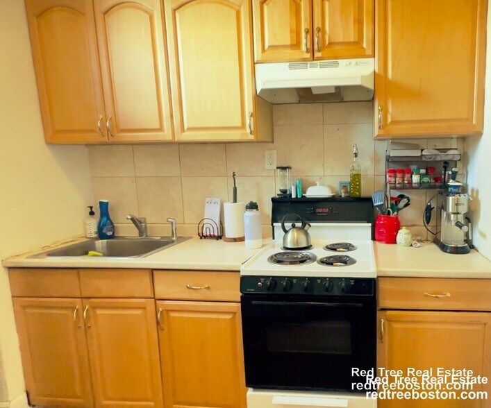 Building Photo - 583 Beacon St