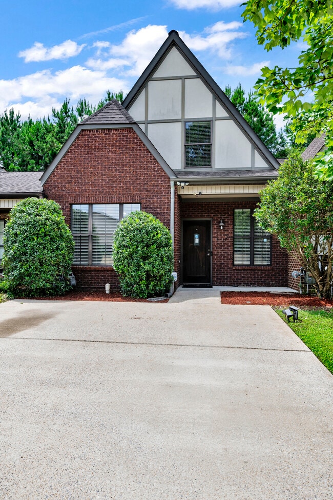 Building Photo - 1017 Ashwood Dr