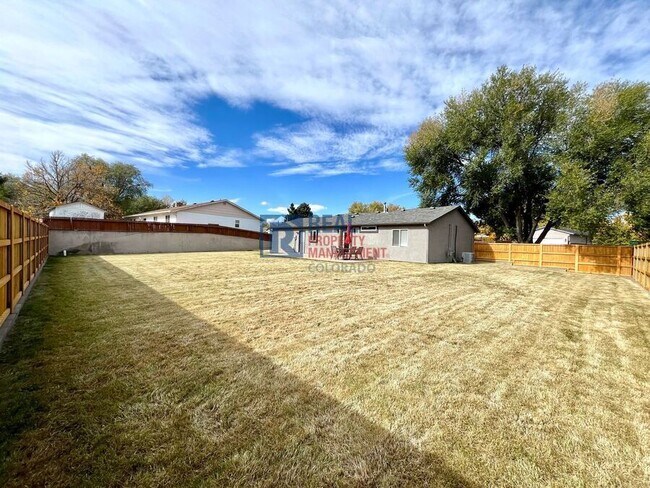 Building Photo - 1675 Tahlequah Dr