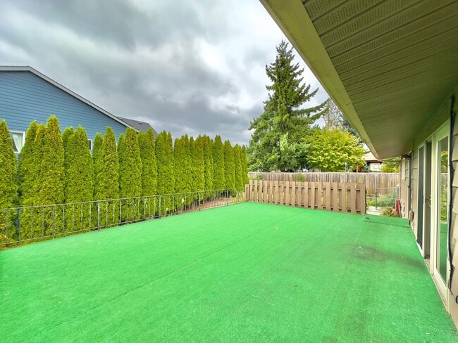 Building Photo - 2,510 Sq Ft | 5 Bedroom · 3 Bathroom – W/D, Terrace, Garage & Extra Space