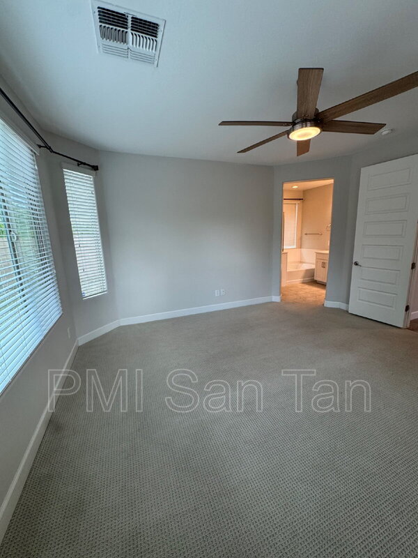 Building Photo - 4350 E Mesquite St