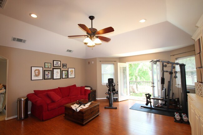 Building Photo - Lease Takeover Opportunity Available: Stun...