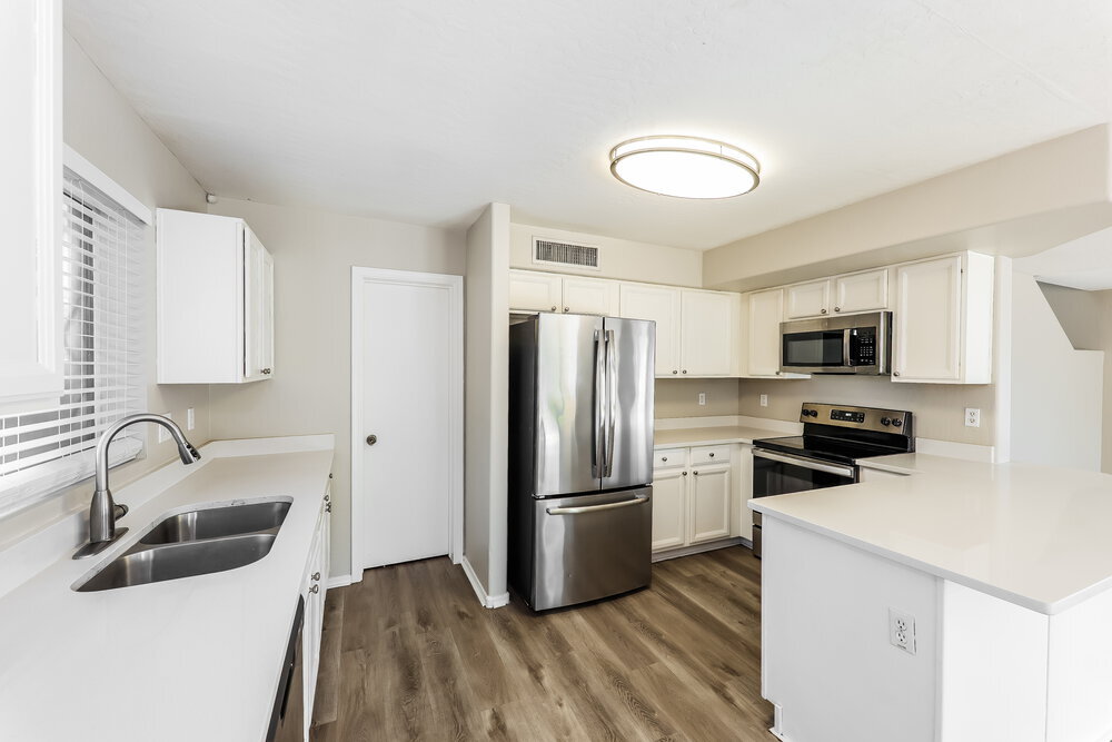 Building Photo - 14837 W Columbine Dr