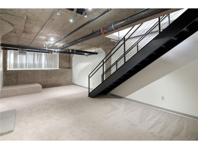 Building Photo - 521 S 7th St