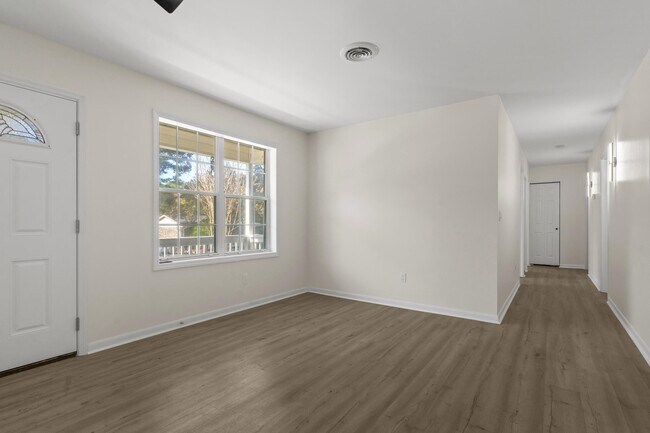 Building Photo - 1114 Temple St