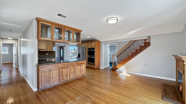 Building Photo - Coastal Comfort & Entertainer’s Retreat in Marina Faire