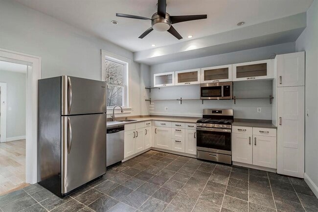 Building Photo - 114A Cottage St