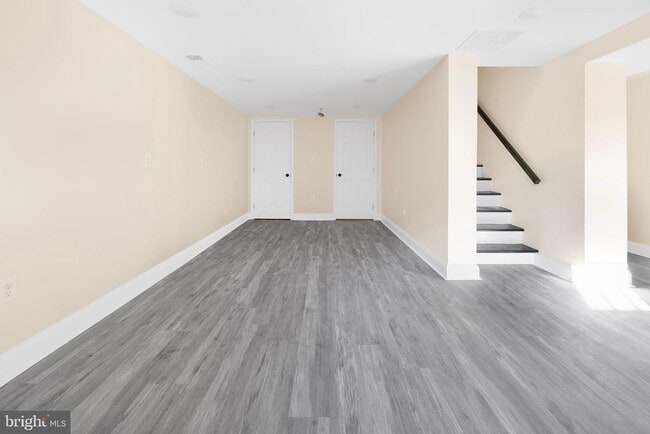 Building Photo - 713 Marcy Ave