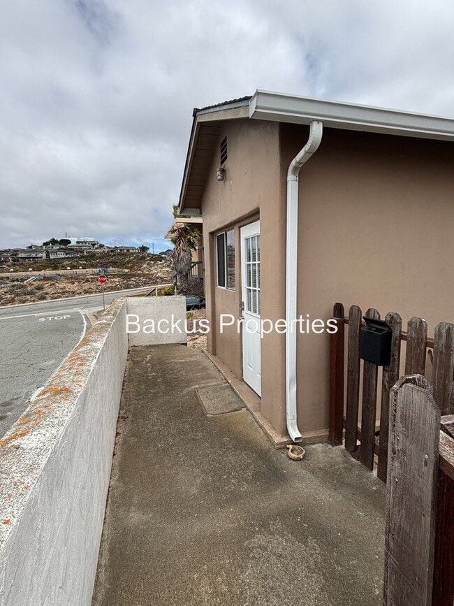 Building Photo - Wonderful furnished loft in upper Seaside