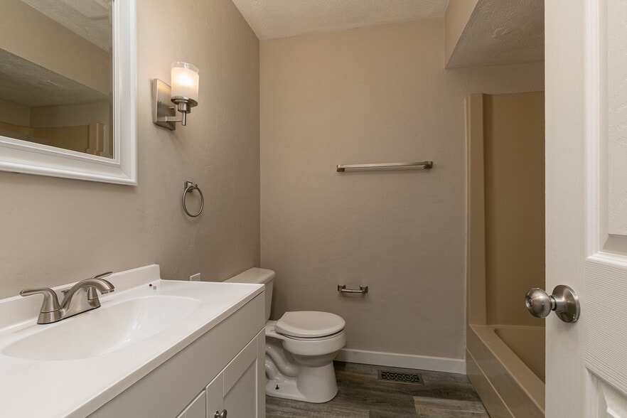 Building Photo - 137 Wallen Blf