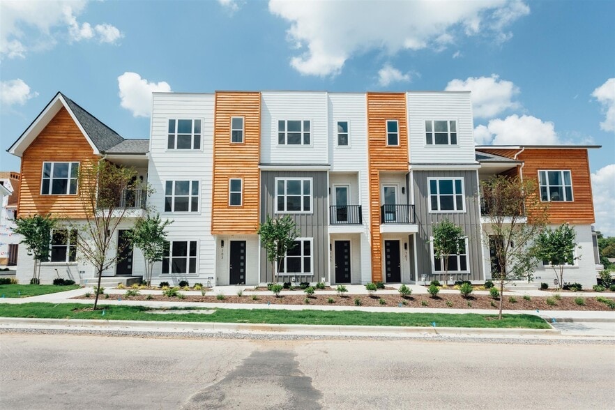 Building Photo - 504 Vernon Cir