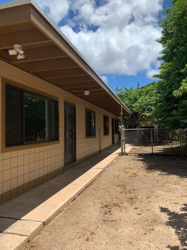 Building Photo - 85-013 Pokai Bay St