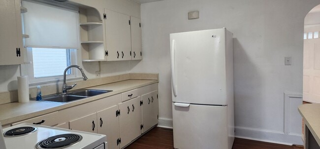 Building Photo - For Rent