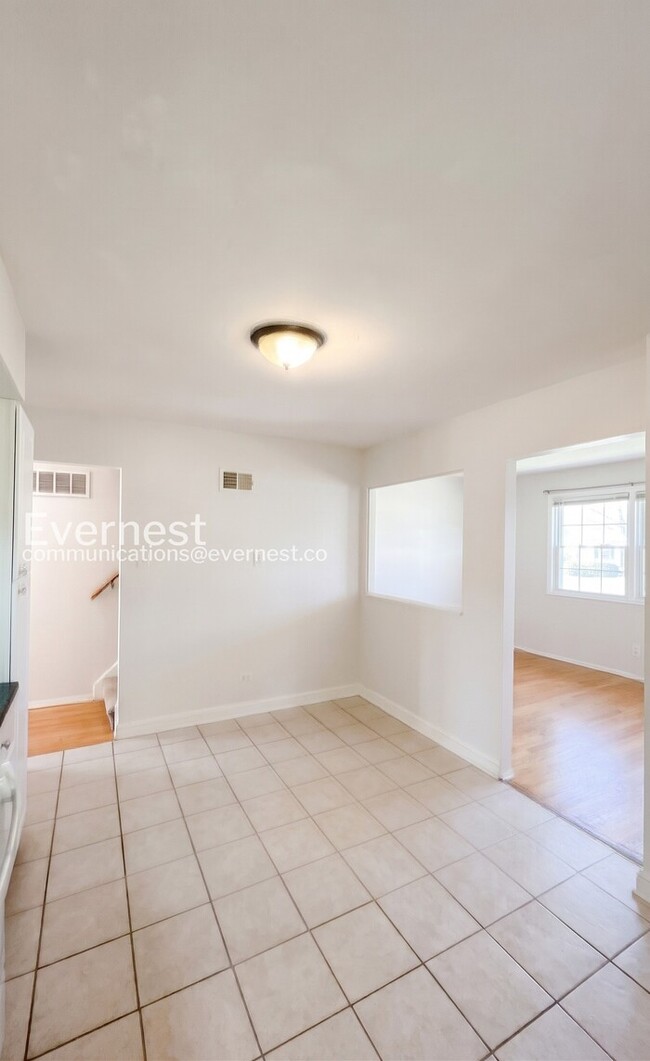 Building Photo - Charming 3-Bedroom Home with Central A/C and Carport Parking / 3 beds 1 bath / Available now!