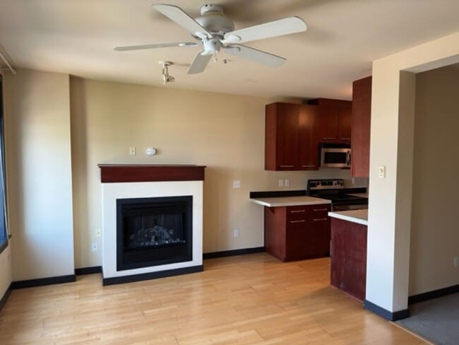 Building Photo - Ideally Located Seattle Open 1 Bed Unit w/ Breathtaking Views!
