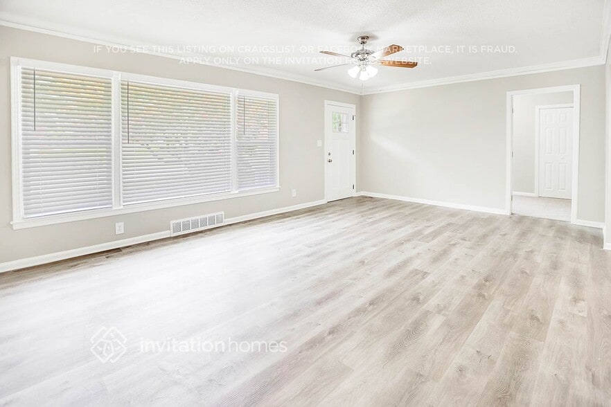Building Photo - 2319 Delowe Dr
