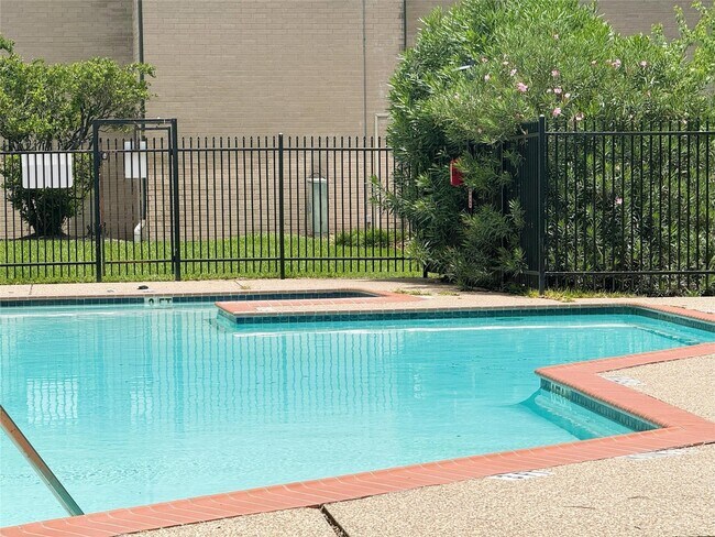 Building Photo - 8415 Hearth Dr